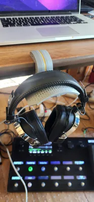 Headphone holder desk mount