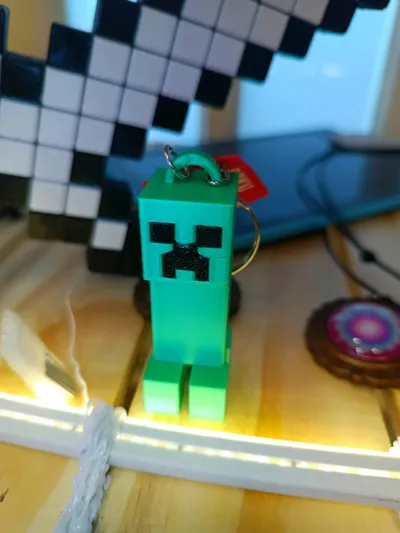 MINECRAFT CREEPER KEYCHAIN